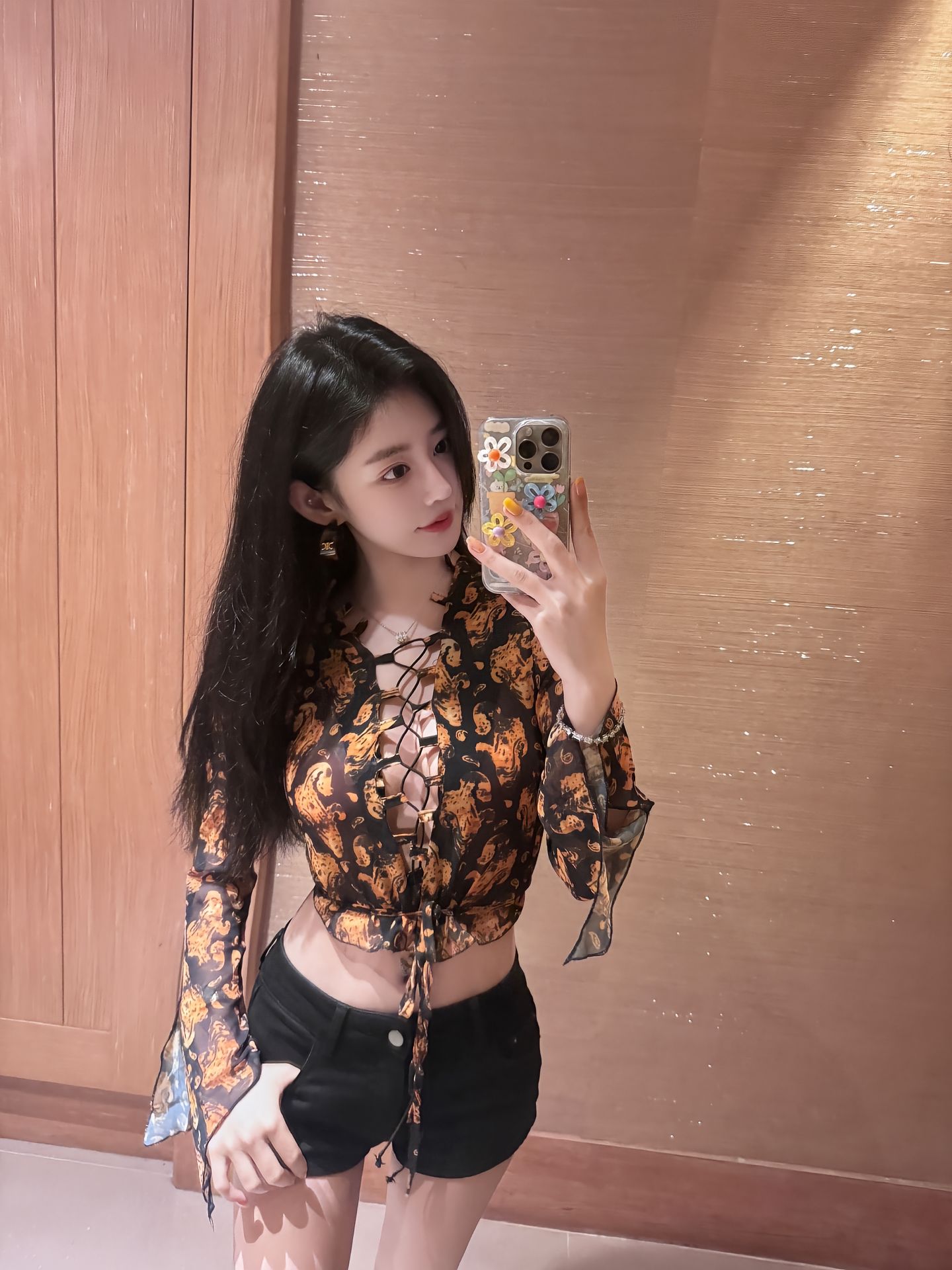 朝阳玩到嫩妹儿年轻漂亮-69俱乐部