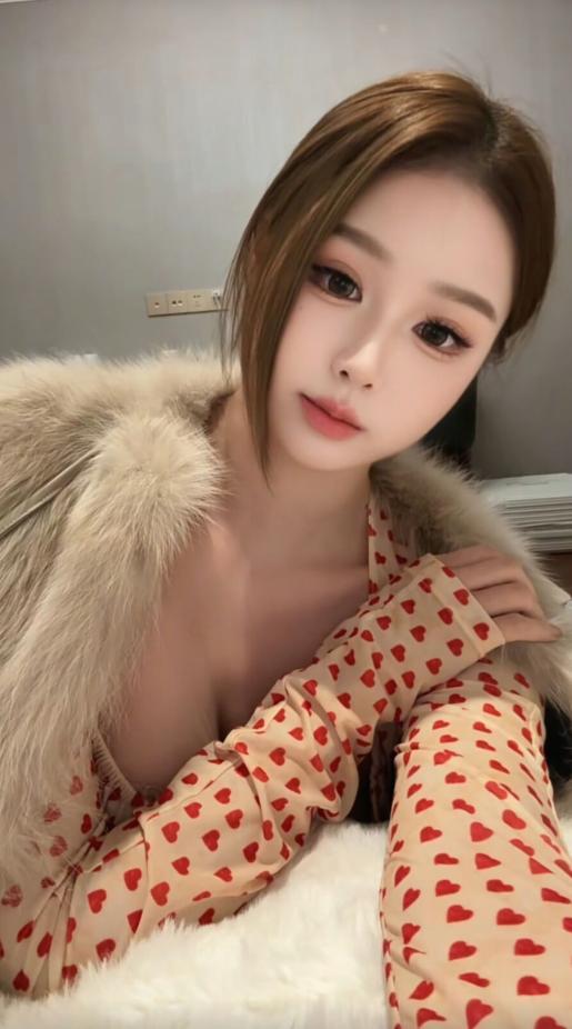 新茶刚开课分享狼友快乐-69俱乐部