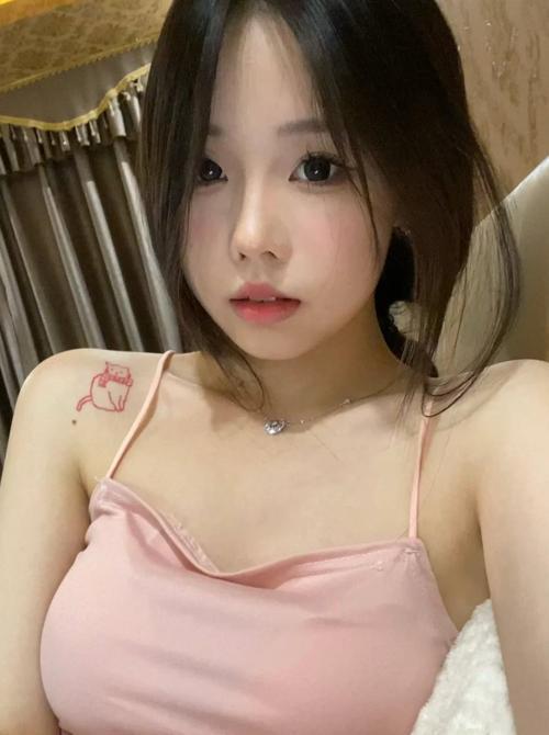 奶子手感极佳粉色阴蒂-69俱乐部